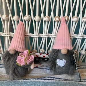 Gnomes pair new w tags,skull glass bottle,Miss Kitty